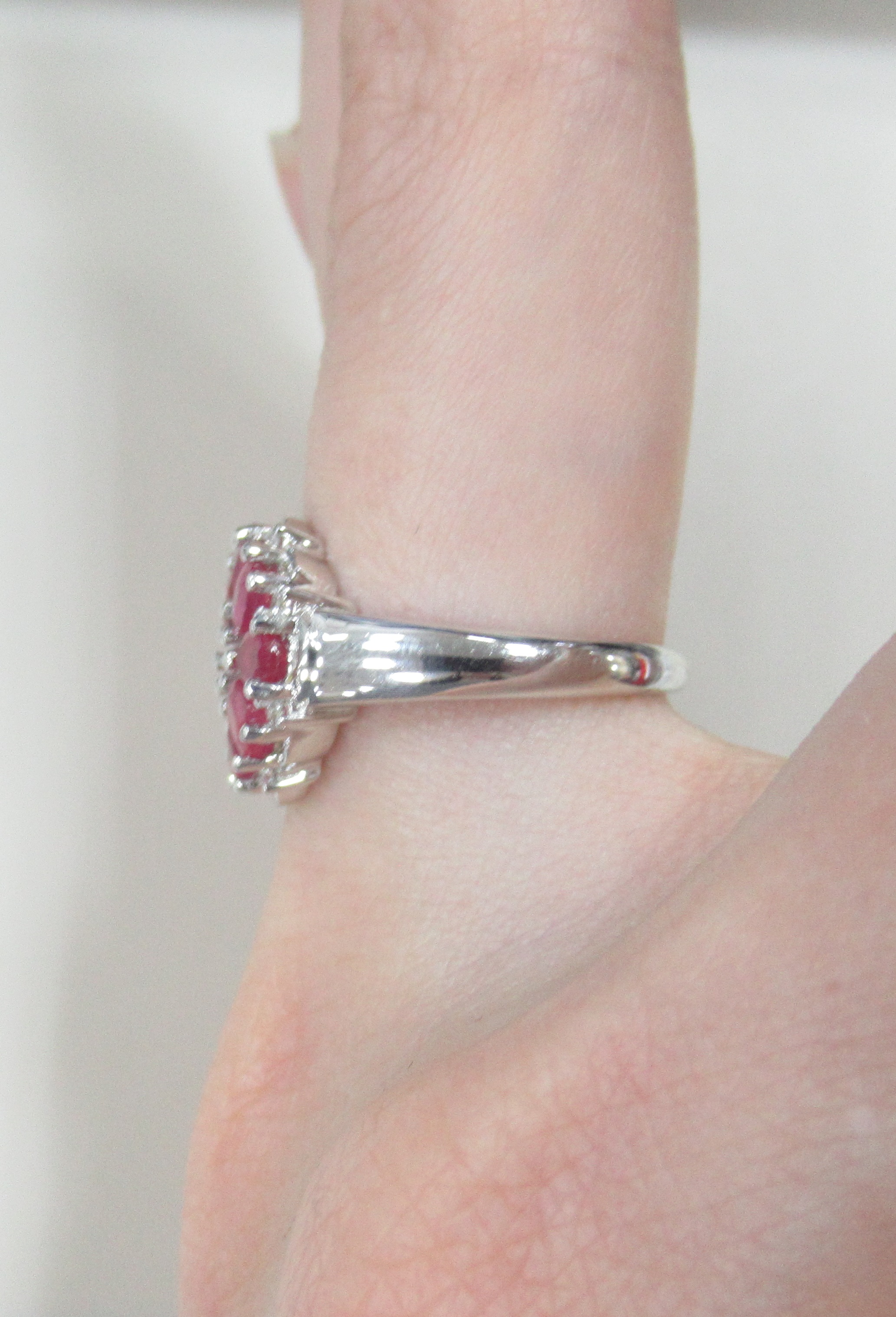 Серебряное кольцо с рубинами